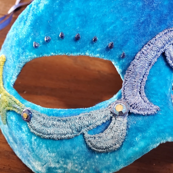 Cirque Du Soleil Mask - Picture 4 of 9